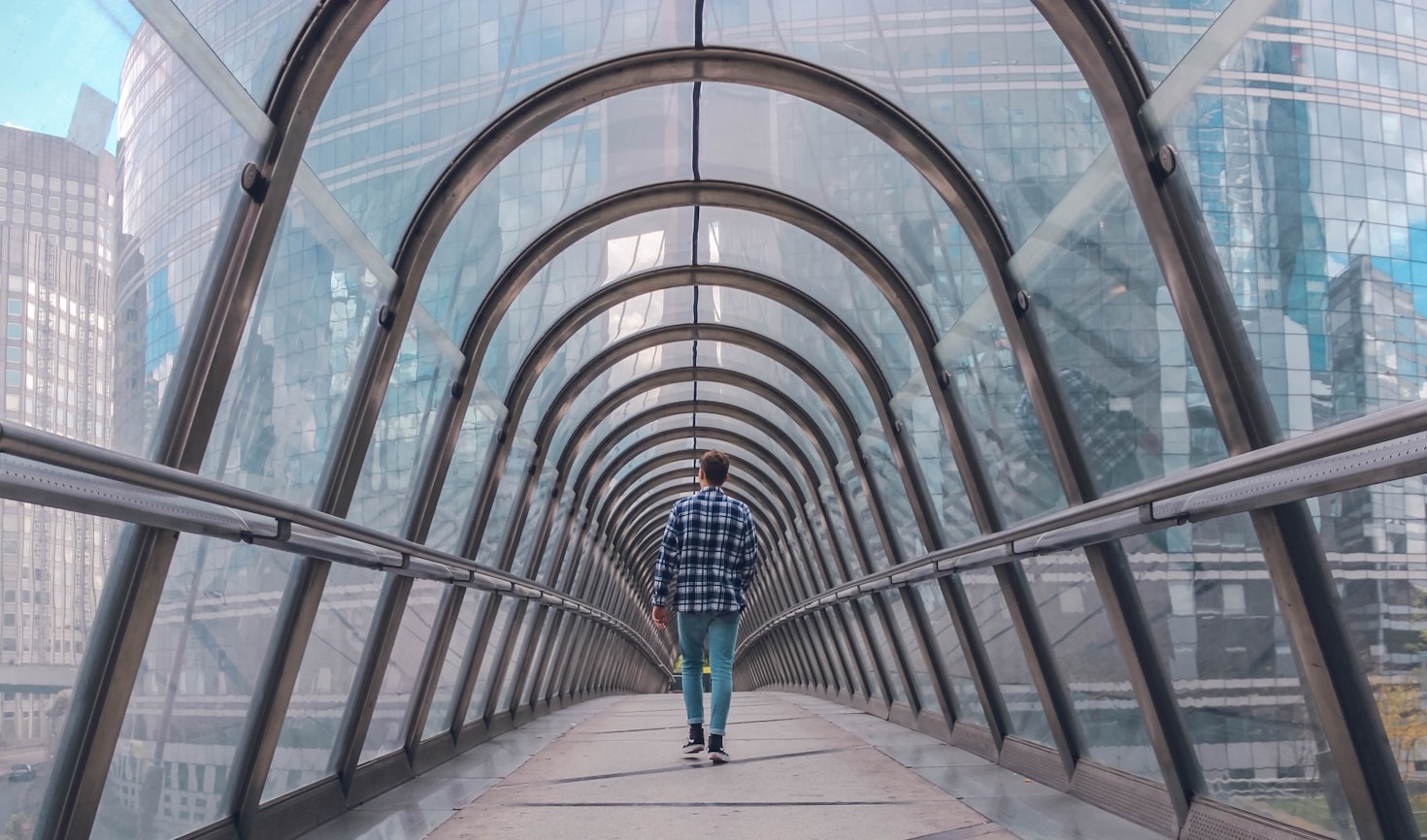 Jak budować minimalistyczną garderobę w stylu streetwear